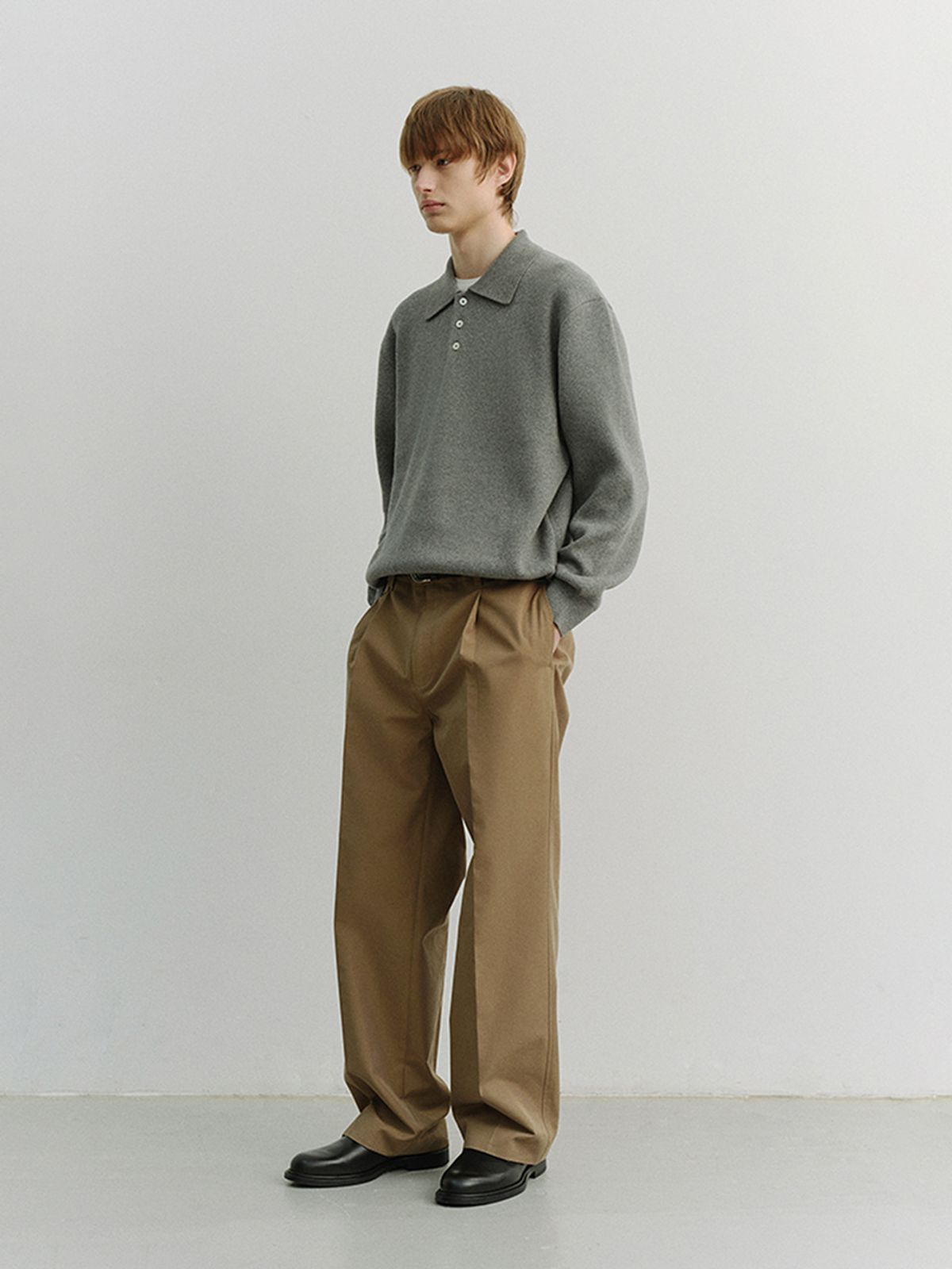 던스트 포 맨(DUNST FOR MEN) PLEATED CHINO SLACKS_UDPA6A303_KHAKI BROWN