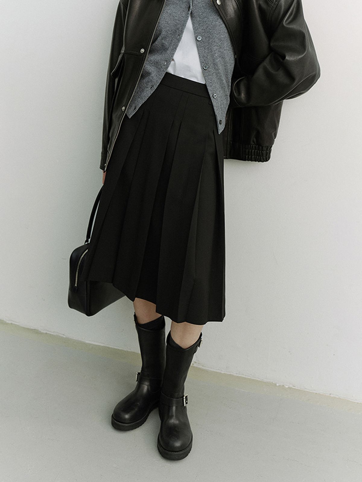 던스트(DUNST) VOLUME PLEATS MIDI SKIRT_UDSK6A204_BLACK