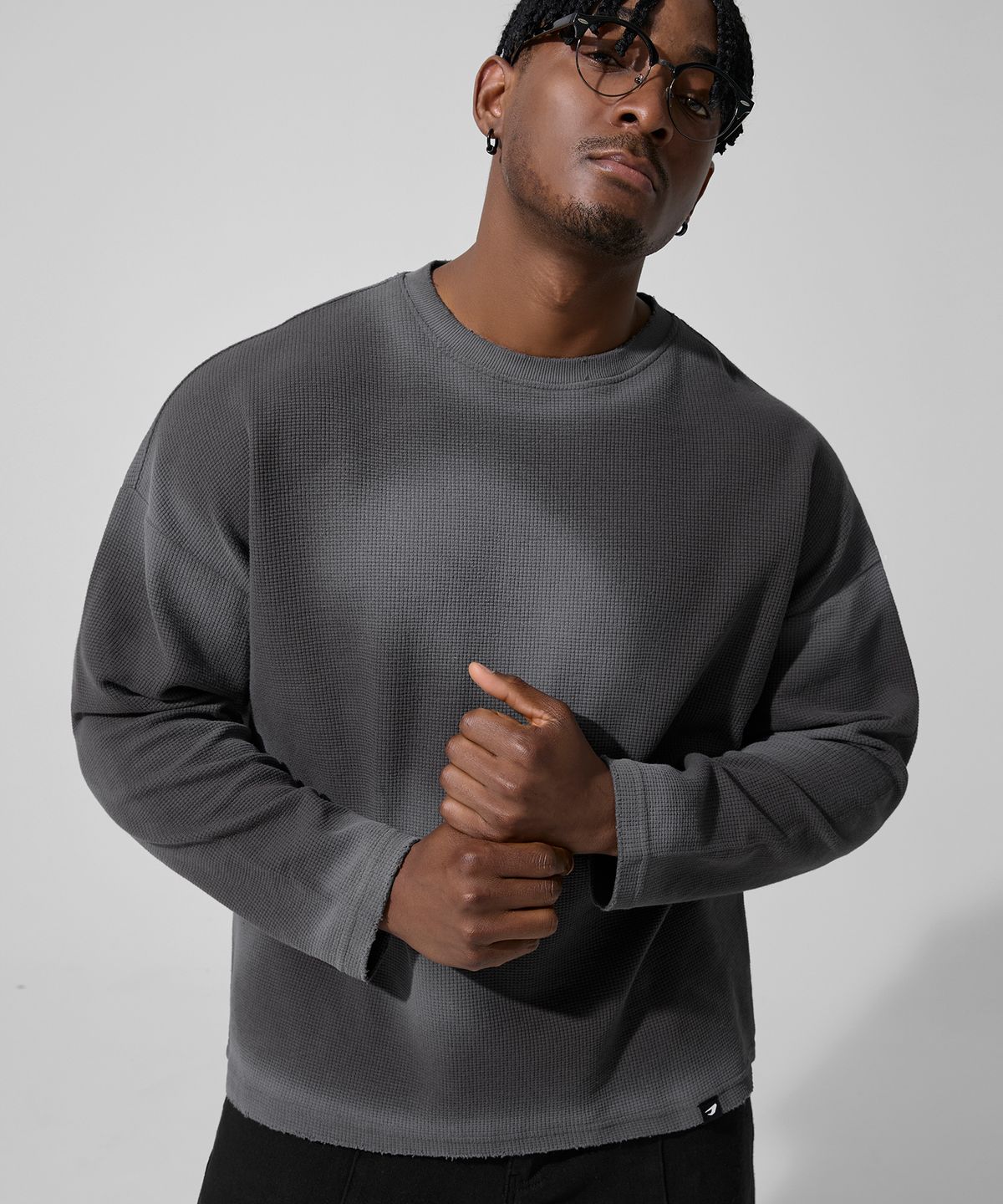 드릭스(DRIX) 빈티지 와플 오버핏 롱 슬리브_차콜