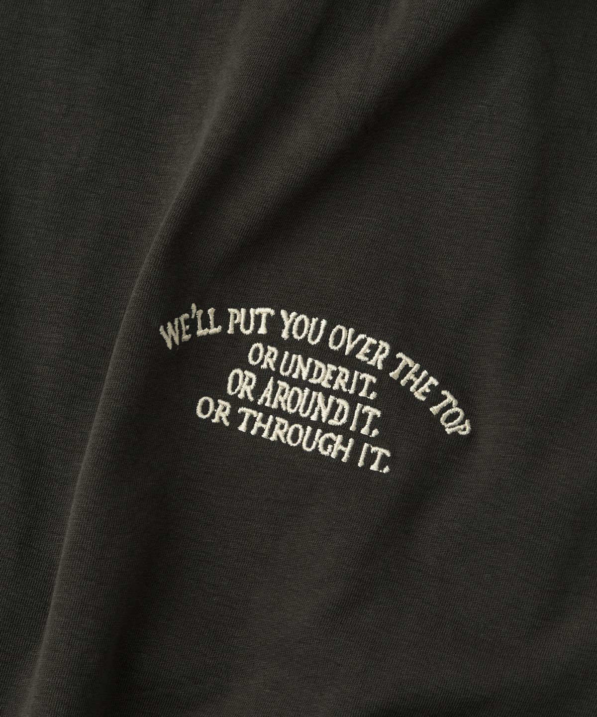 아웃스탠딩(OUTSTANDING) [LOONEY TUNES] LONG SLEEVE(THIS MIGHT HURT)_CHARCOAL