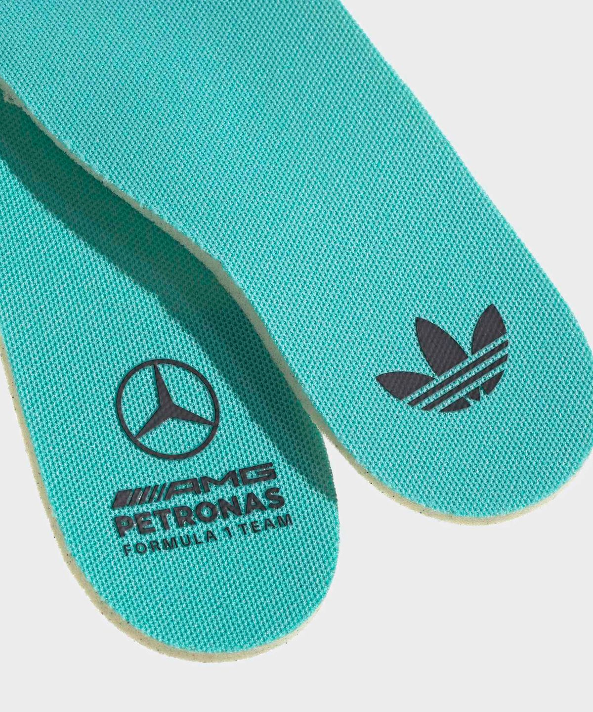 아디다스(ADIDAS) 메르세데스 AMG F1 팀 핸드볼 스페지알 - 화이트:실버:민트 / KJ1178