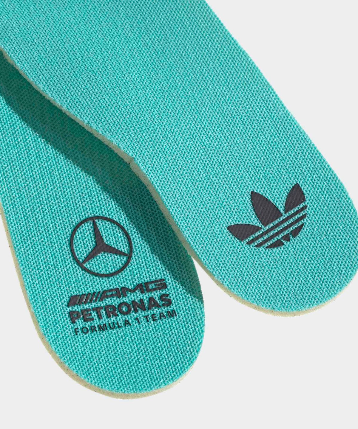 아디다스(ADIDAS) 메르세데스 AMG F1 팀 핸드볼 스페지알 - 블랙 / KJ1195