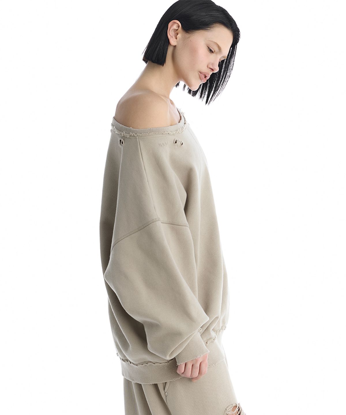 트리밍버드(TREEMINGBIRD) Scratch Damage Boat Neck Sweat Shirt [ Beige ]