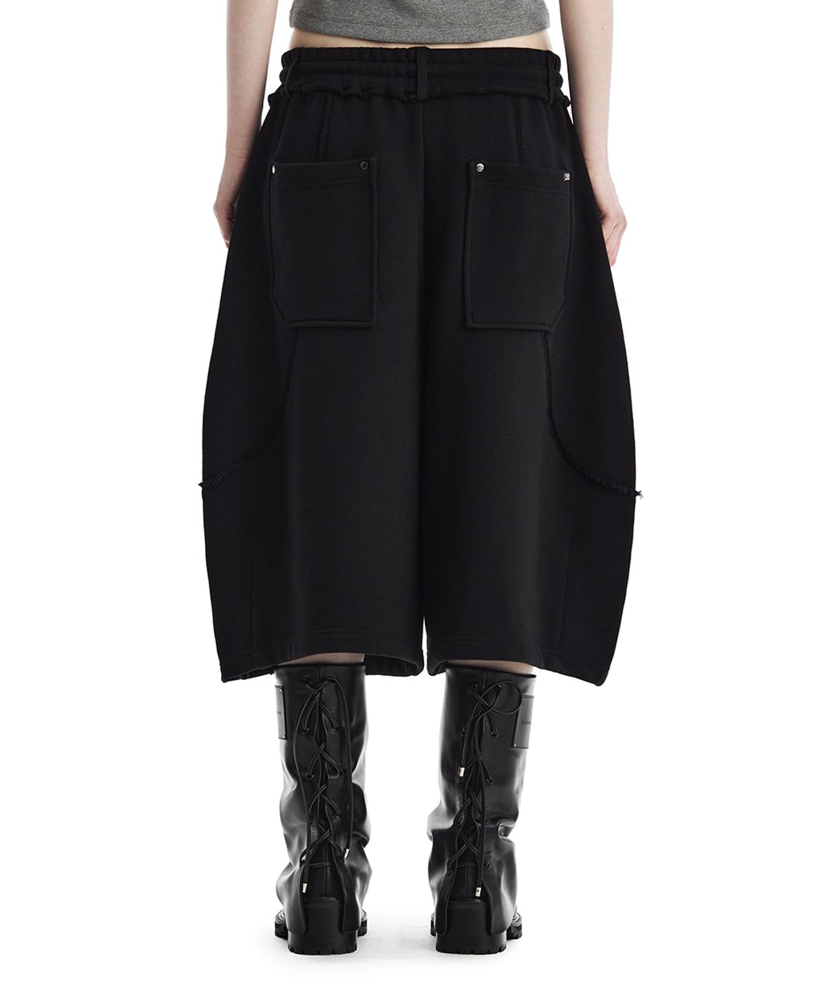 트리밍버드(TREEMINGBIRD) TMB Raw Cut Balloon Bermuda Set-Up Shorts [ Black ]