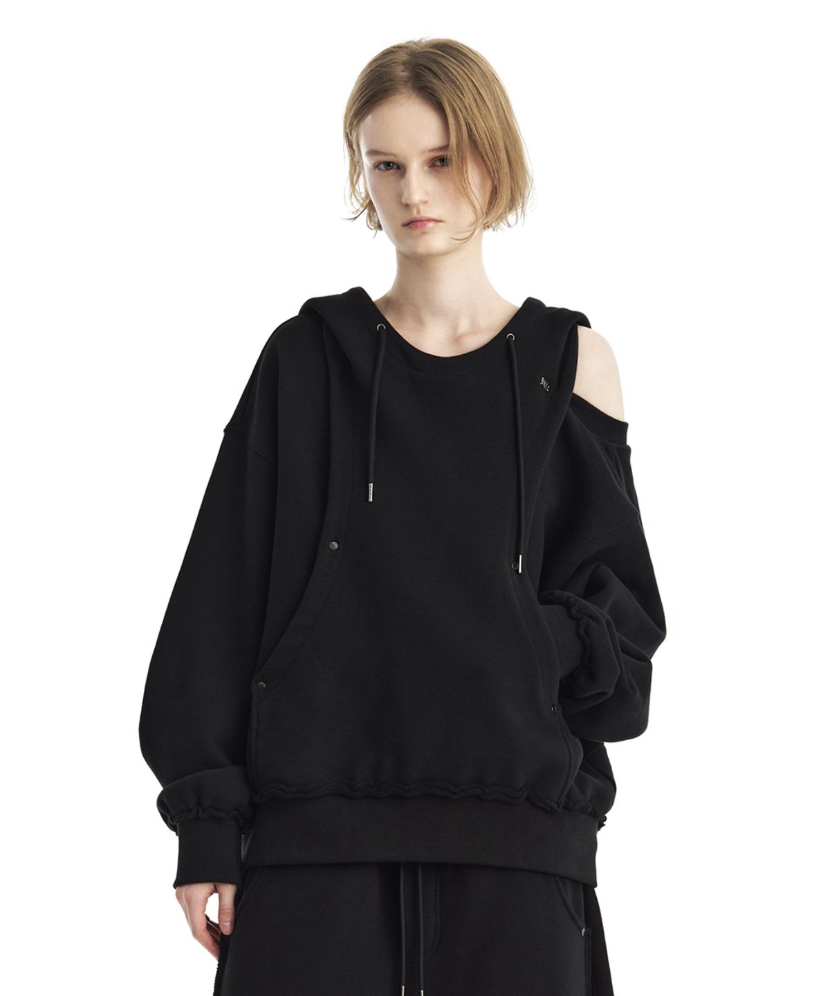 트리밍버드(TREEMINGBIRD) TMB One-Shoulder Raw Cut Set-Up Hoodie [ Black ]