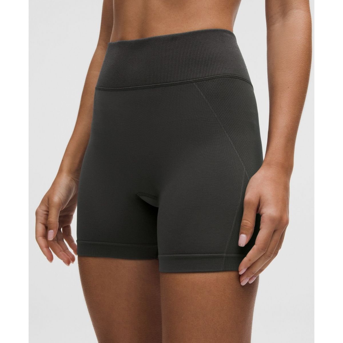 룰루레몬(LULULEMON) 겟 로우 하이라이즈 트레이닝 쇼츠 5inch  BLK GGRE