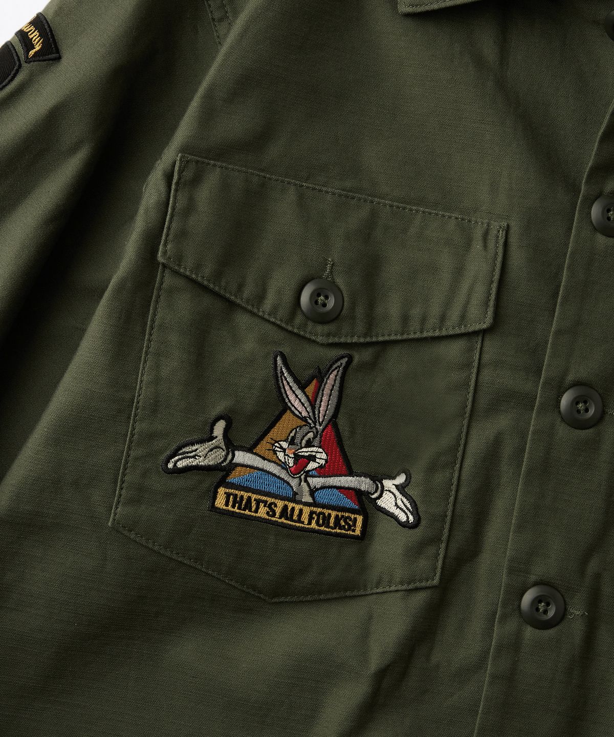 아웃스탠딩(OUTSTANDING) [LOONEY TUNES] WAPPEN FATIGUE SHIRT_OLIVE GREEN