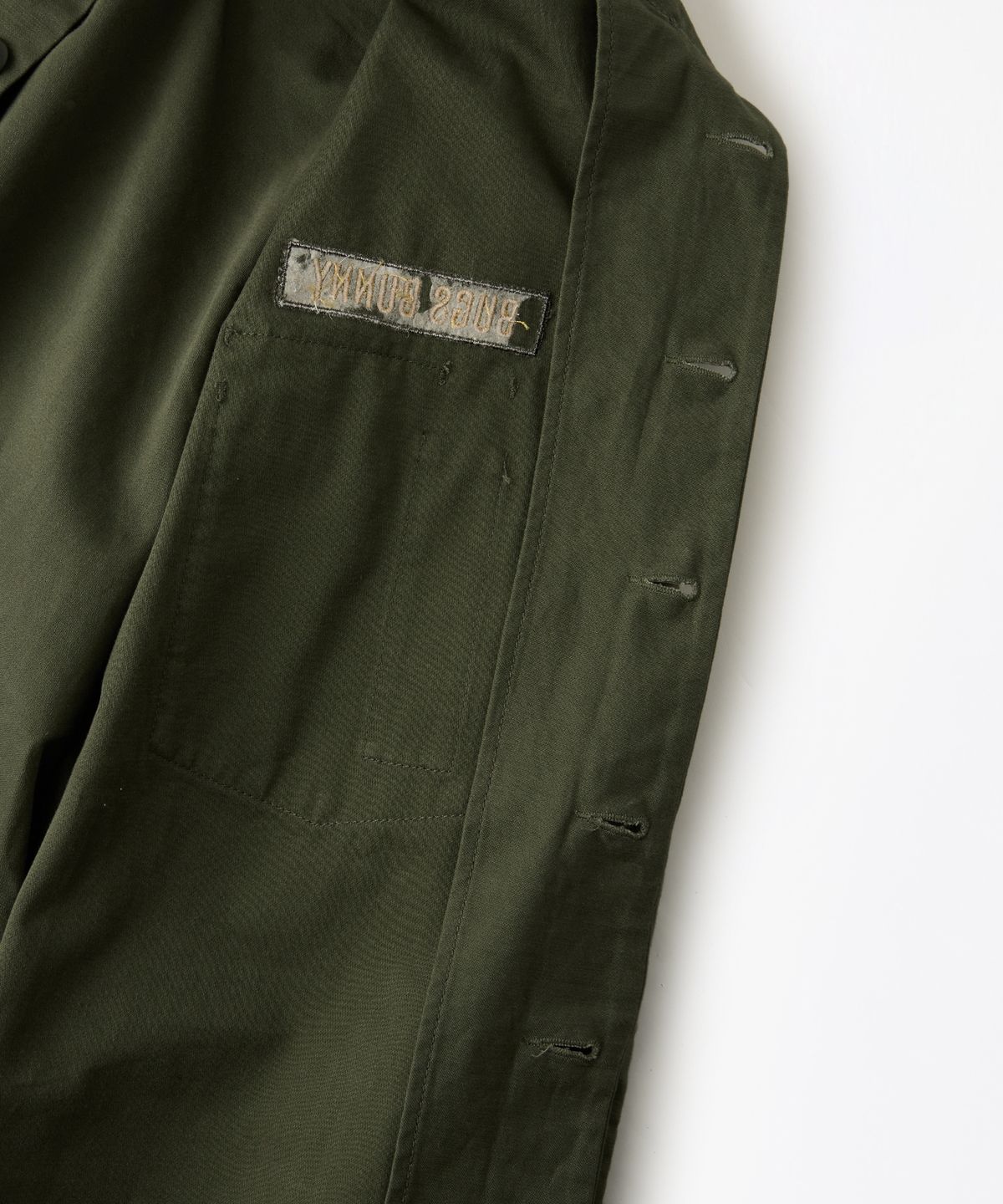 아웃스탠딩(OUTSTANDING) [LOONEY TUNES] WAPPEN FATIGUE SHIRT_OLIVE GREEN
