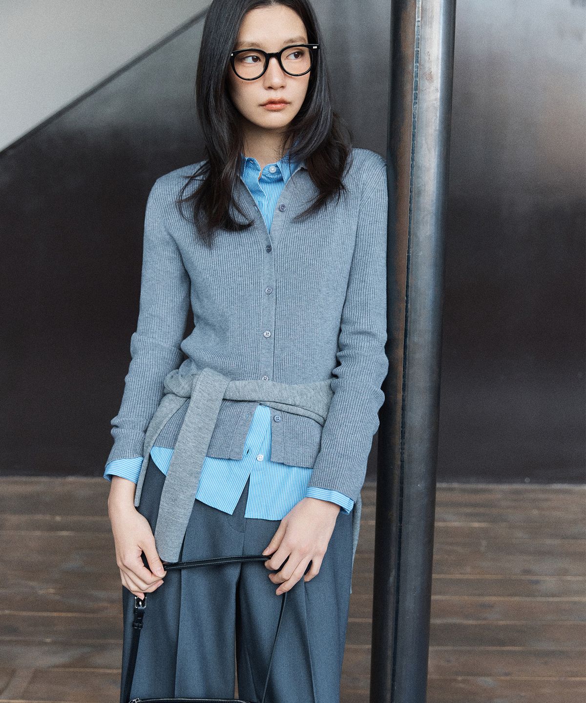 미쏘(MIXXO) [에센셜] 세미오버핏 셔츠_MIWYWG310A