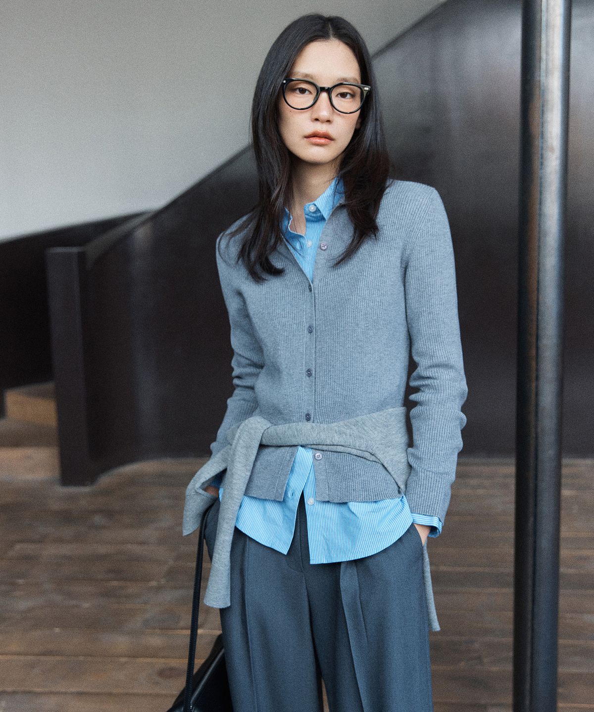 미쏘(MIXXO) [에센셜] 세미오버핏 셔츠_MIWYWG310A