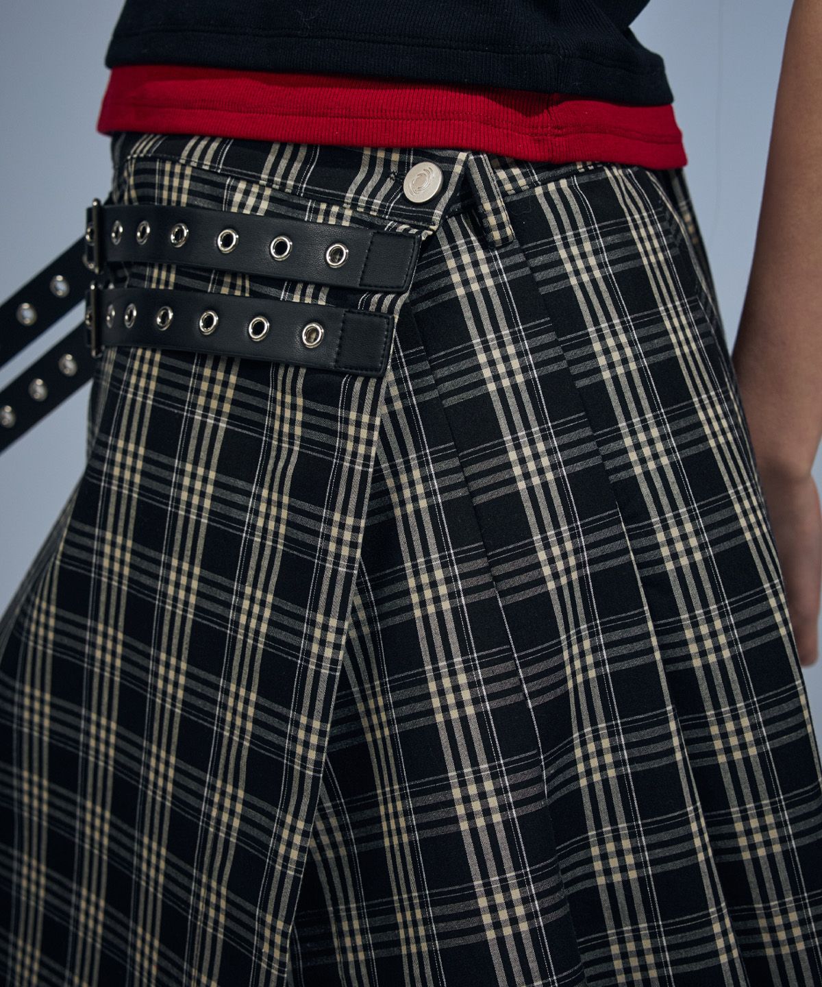 베테제(VETEZE) Karv Buckle Wrap Skirt (Black)