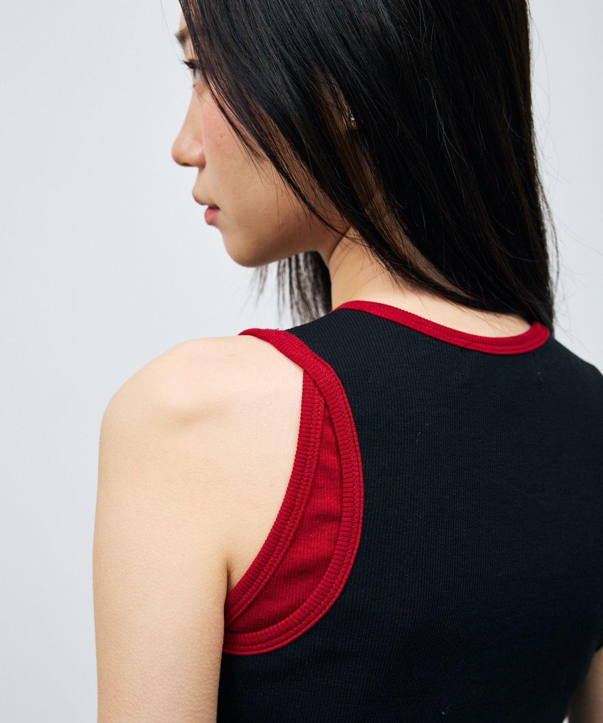 베테제(VETEZE) Slim Fit Layered Sleeveless (Black/R)