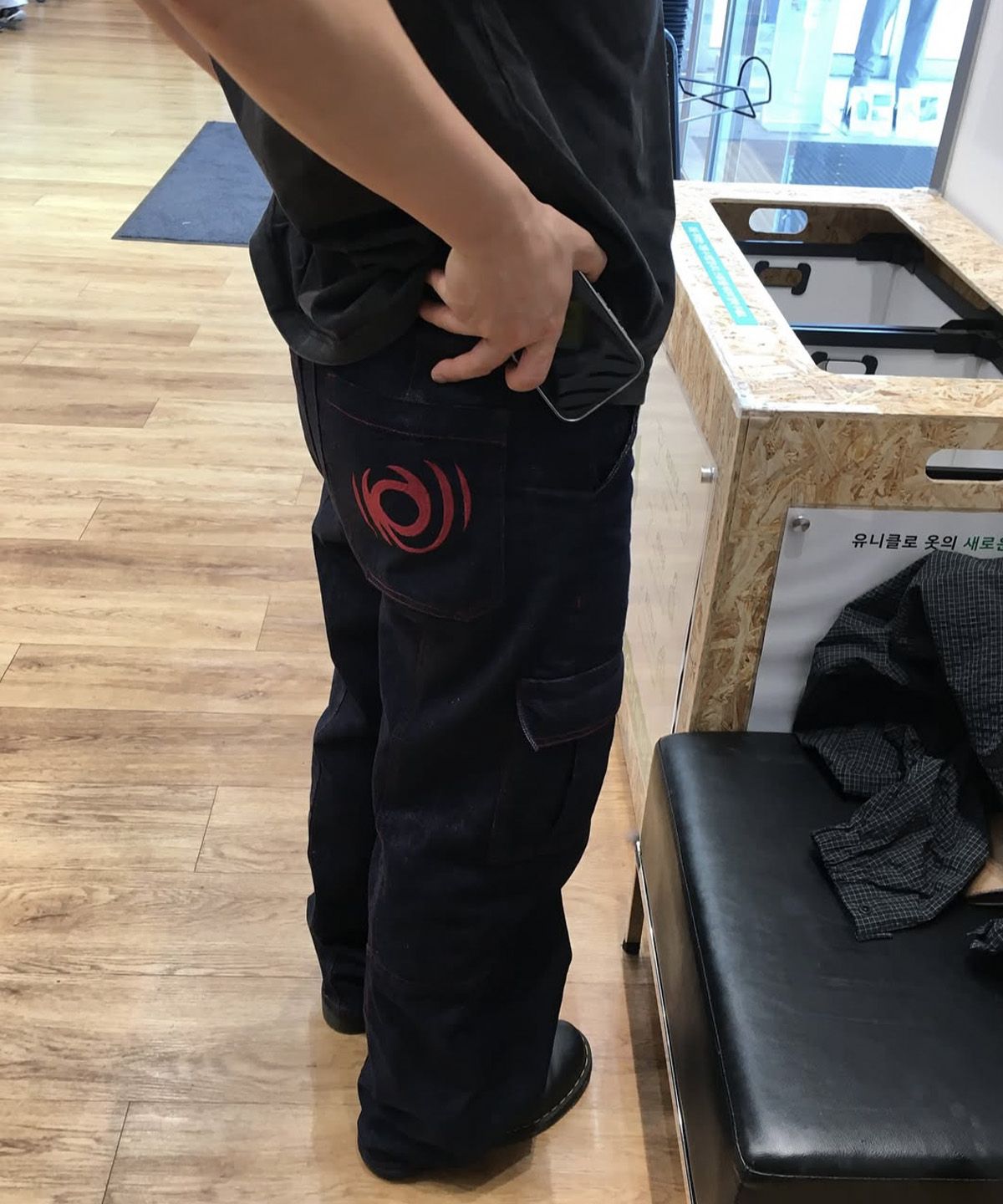 베테제(VETEZE) Red Stitch Indigo Cargo Denim Pants