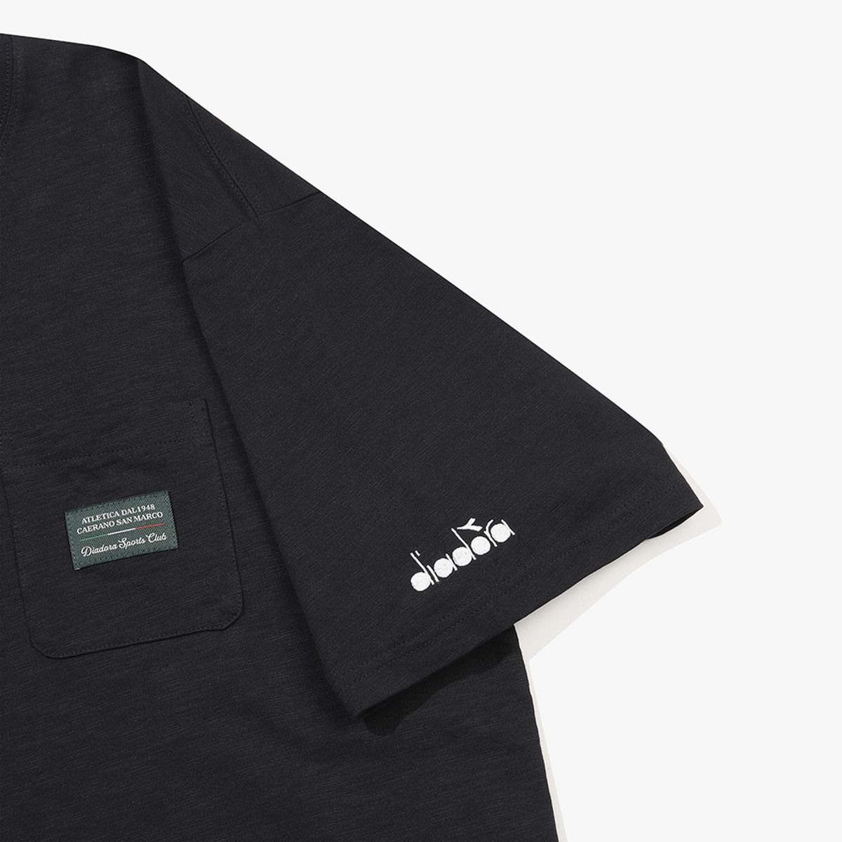 디아도라(diadora) 심볼 와펜 반팔 티셔츠 블랙 BLACK