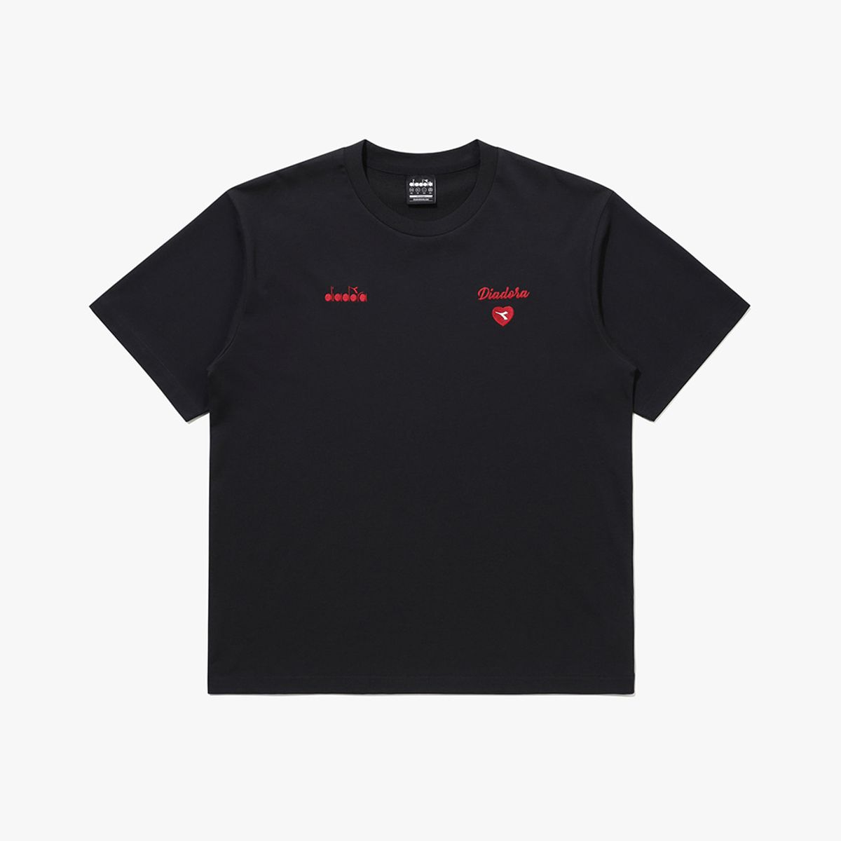 디아도라(diadora) 하트 로고 반팔 티셔츠 BLACK