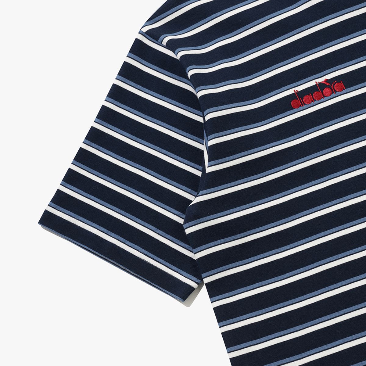 디아도라(diadora) 하트 로고 반팔 티셔츠 NAVY PATTERN