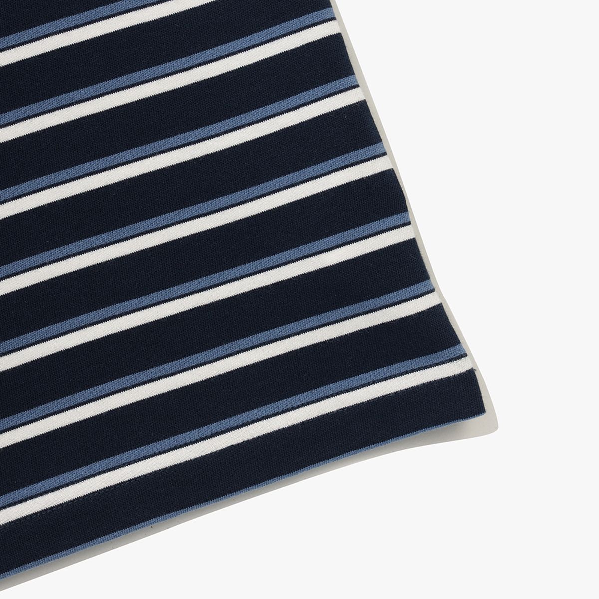 디아도라(diadora) 하트 로고 반팔 티셔츠 NAVY PATTERN
