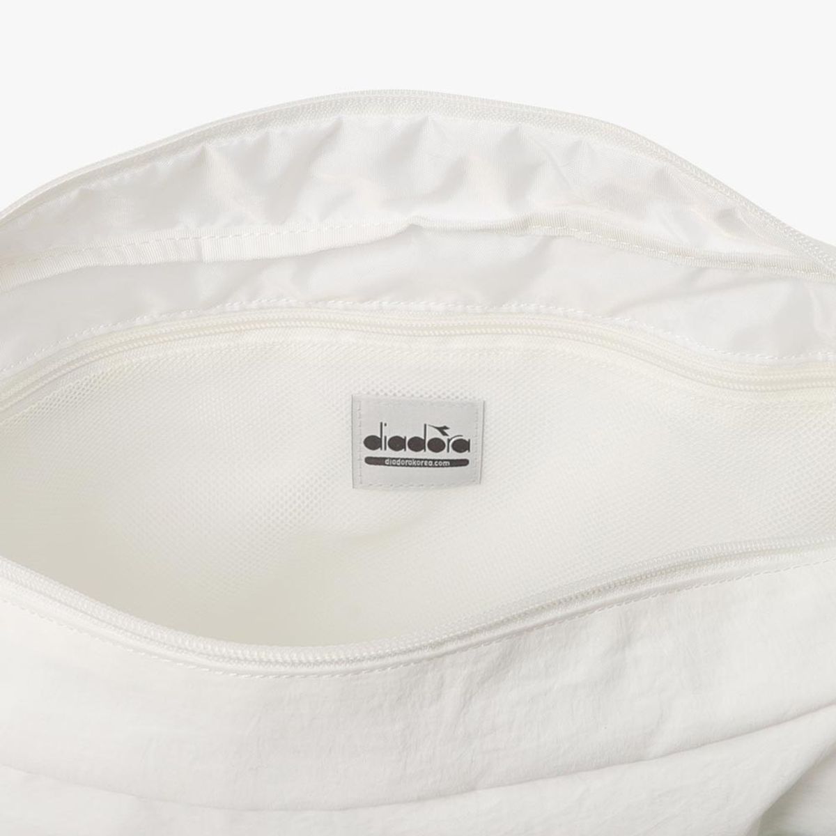 디아도라(diadora) 폴리모 나일론 호보백 화이트 WHITE
