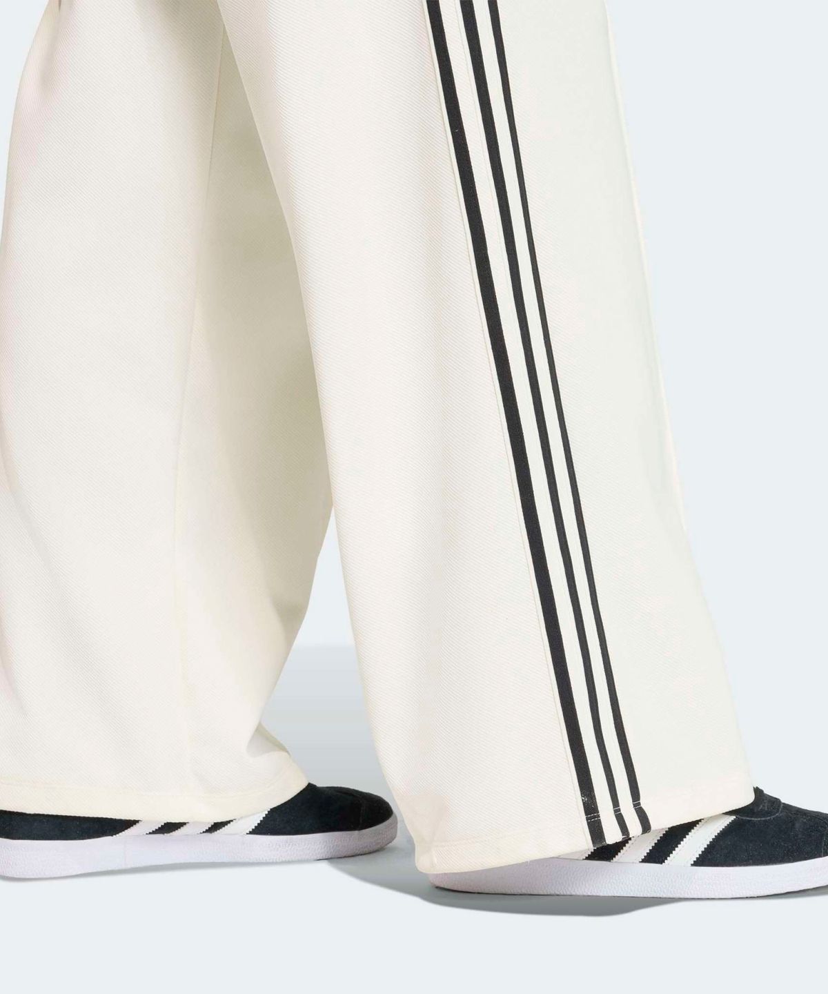 아디다스(ADIDAS) 스포츠 테일러드 팬츠 - 화이트 / KC9089