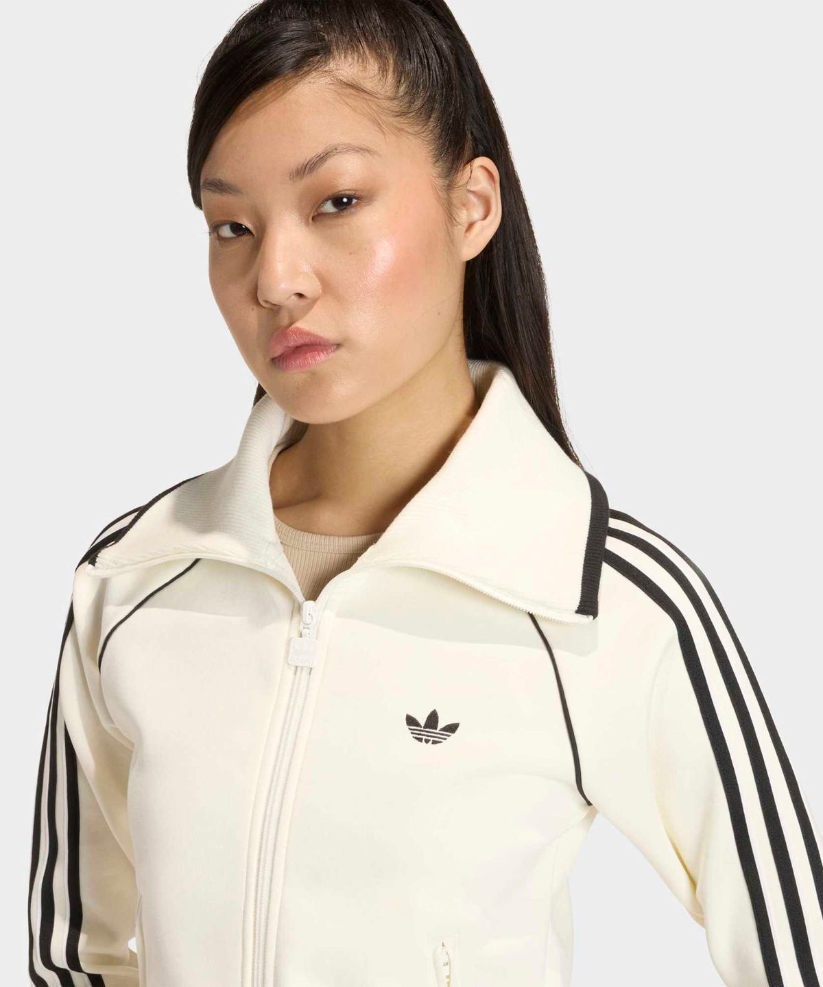 아디다스(ADIDAS) 슬림 핏 파이어버드 트랙탑 - 화이트 / KD2965
