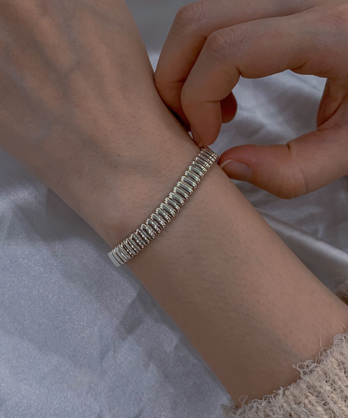 엘렌쥬얼리(HELENE JEWELRY) 925실버 컬럼 패턴 스트라이프 은 팔찌