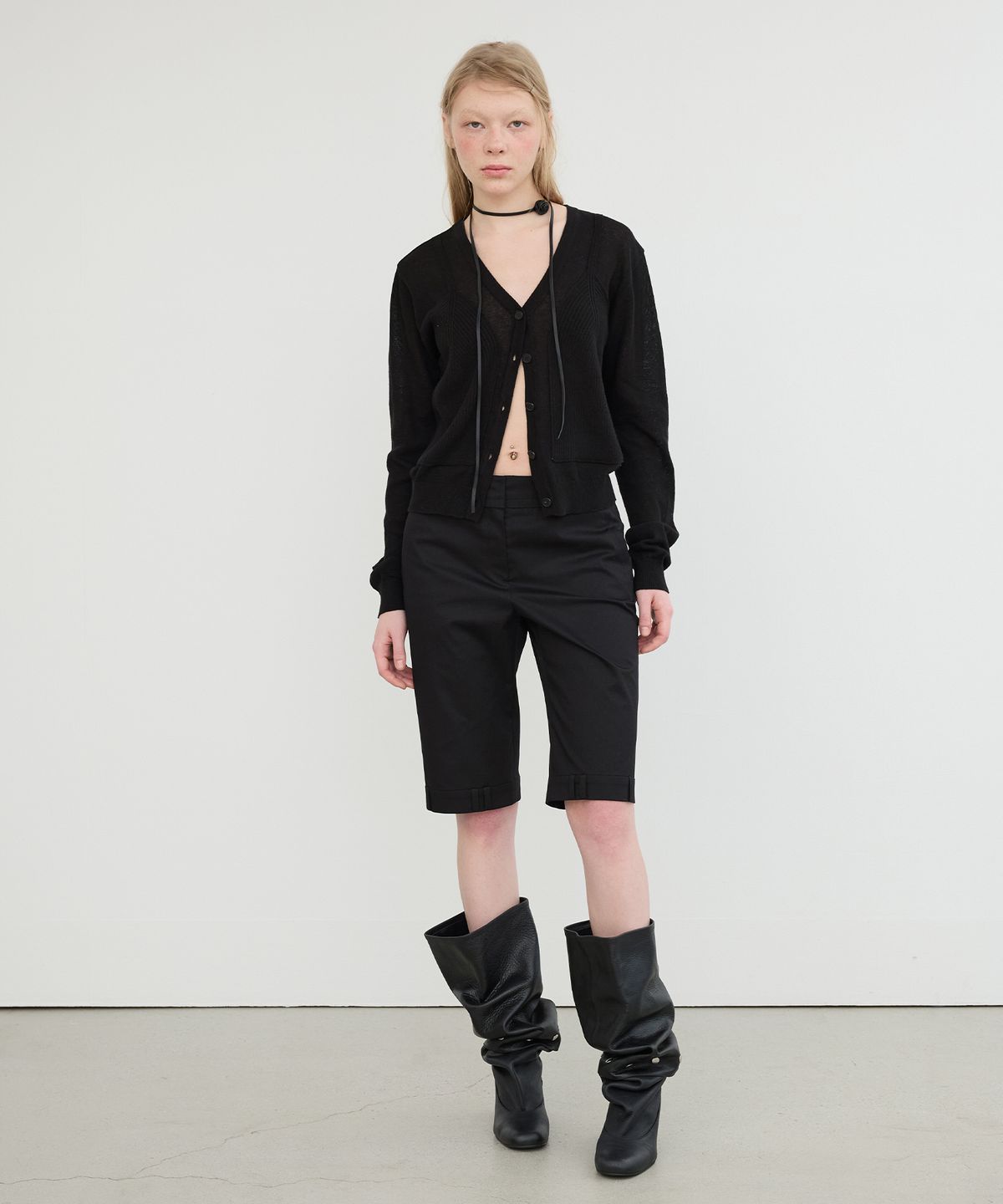 유센틱(YUTHENTIC) 벨트고리 포인트 슬림 버뮤다 팬츠 AW5ML45410