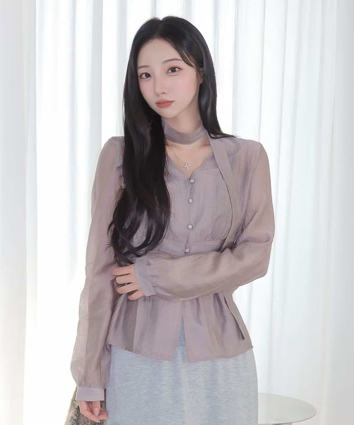 레더리(LEATHERY) 셔링 브이넥 머플러 블라우스 [PURPLE GREY]