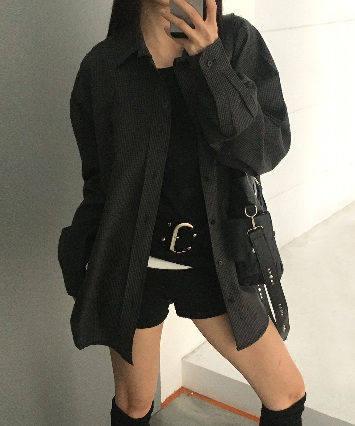 칙스(CHICKS) 마이크로 체크 오버핏 셔츠 차콜