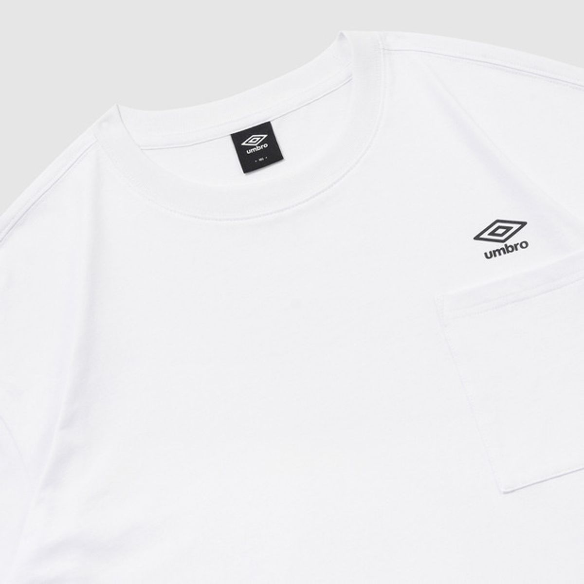 엄브로(UMBRO) 포켓 코튼 긴팔 티셔츠 화이트 UR121CRL11