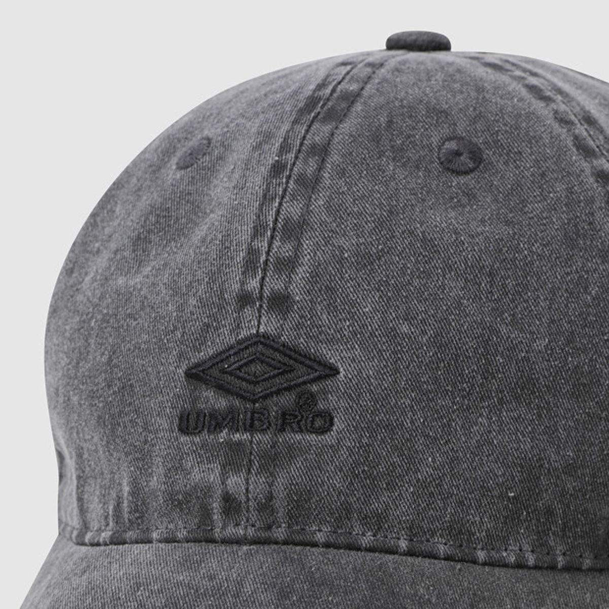 엄브로(UMBRO) 에센셜 워싱 볼캡 차콜 UR123CCP18