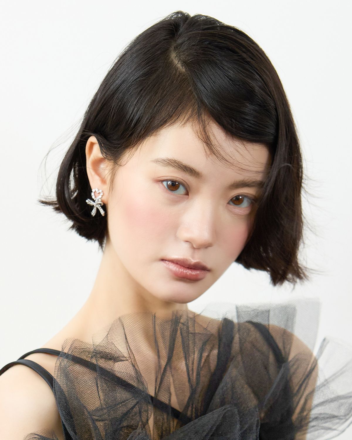 러뷰이(LOVUEE) 필리그리 하트 리본 귀걸이