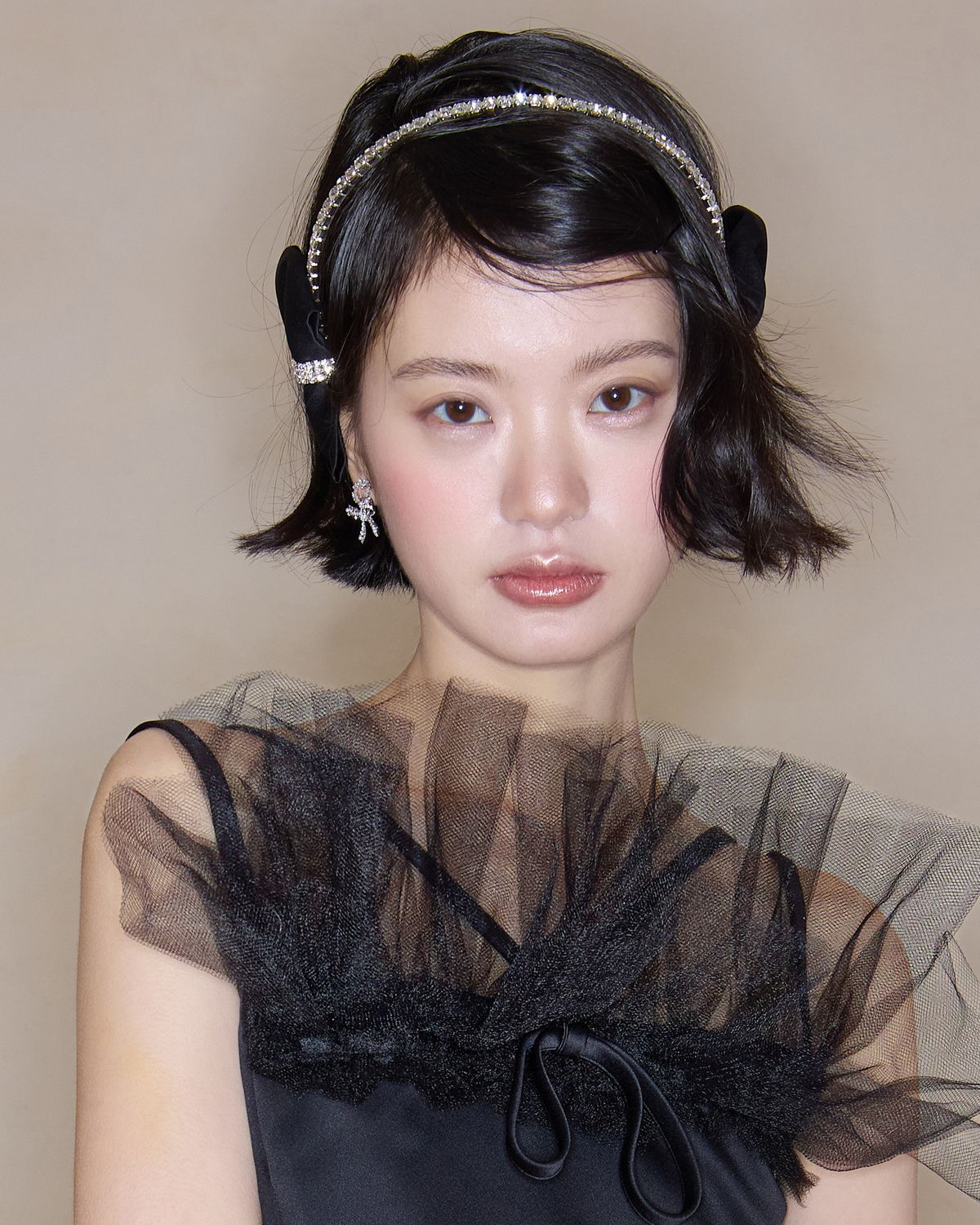 러뷰이(LOVUEE) 필리그리 하트 리본 귀걸이