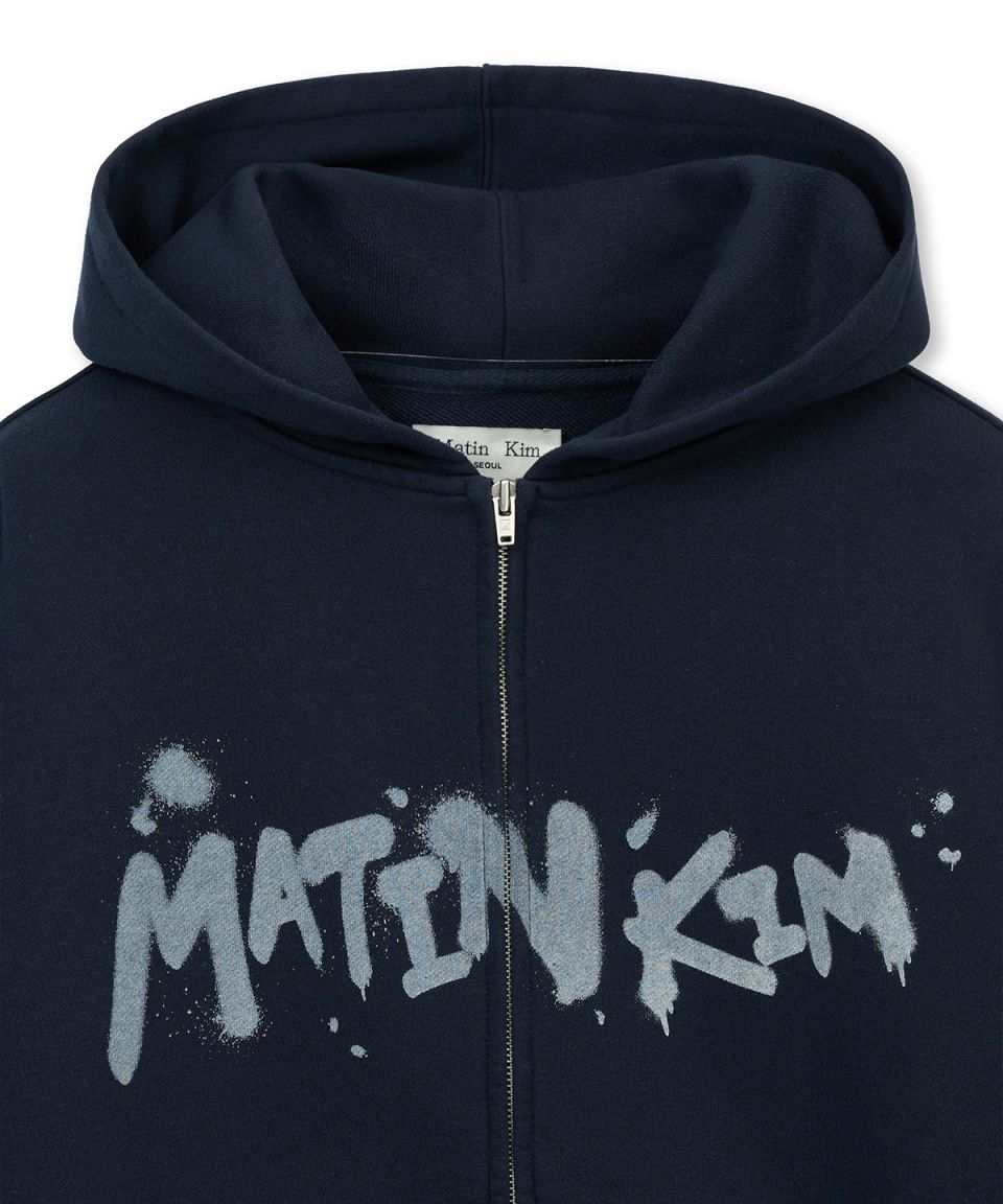 トップス MATIN KIM GRAFFITI LOGO HOODY ZIP UP MUSINSA | MATIN KIM GRAFFITI LOGO HOODY ZIP UP IN NAVY