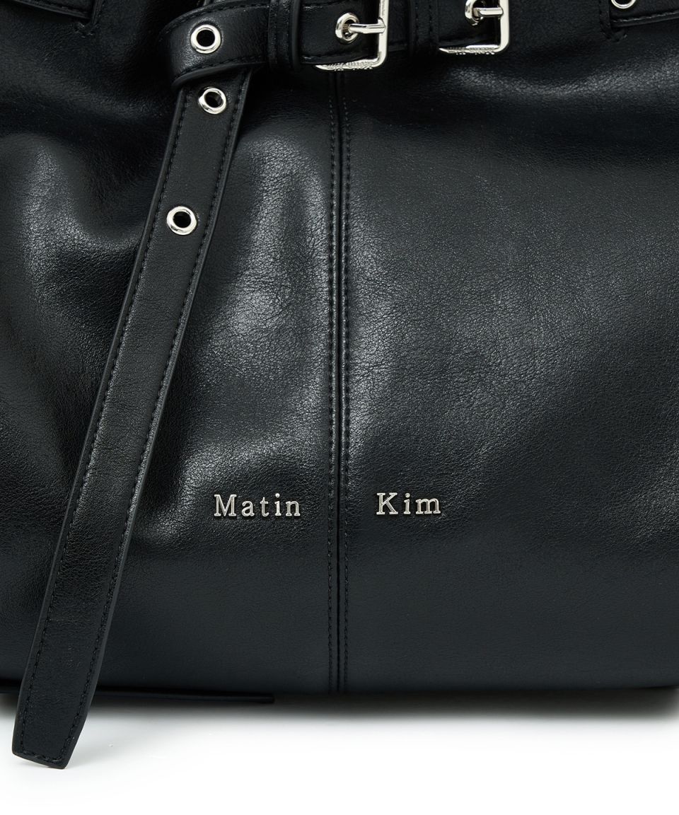 MUSINSA公式 | MATIN KIM BELTED VOLUNN MID BUCKET BAG IN BLACK