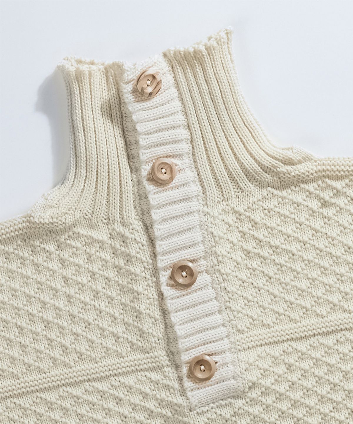건지 울른스(Guernsey Woollens) 아란 하프 버튼 스웨터 - 아란