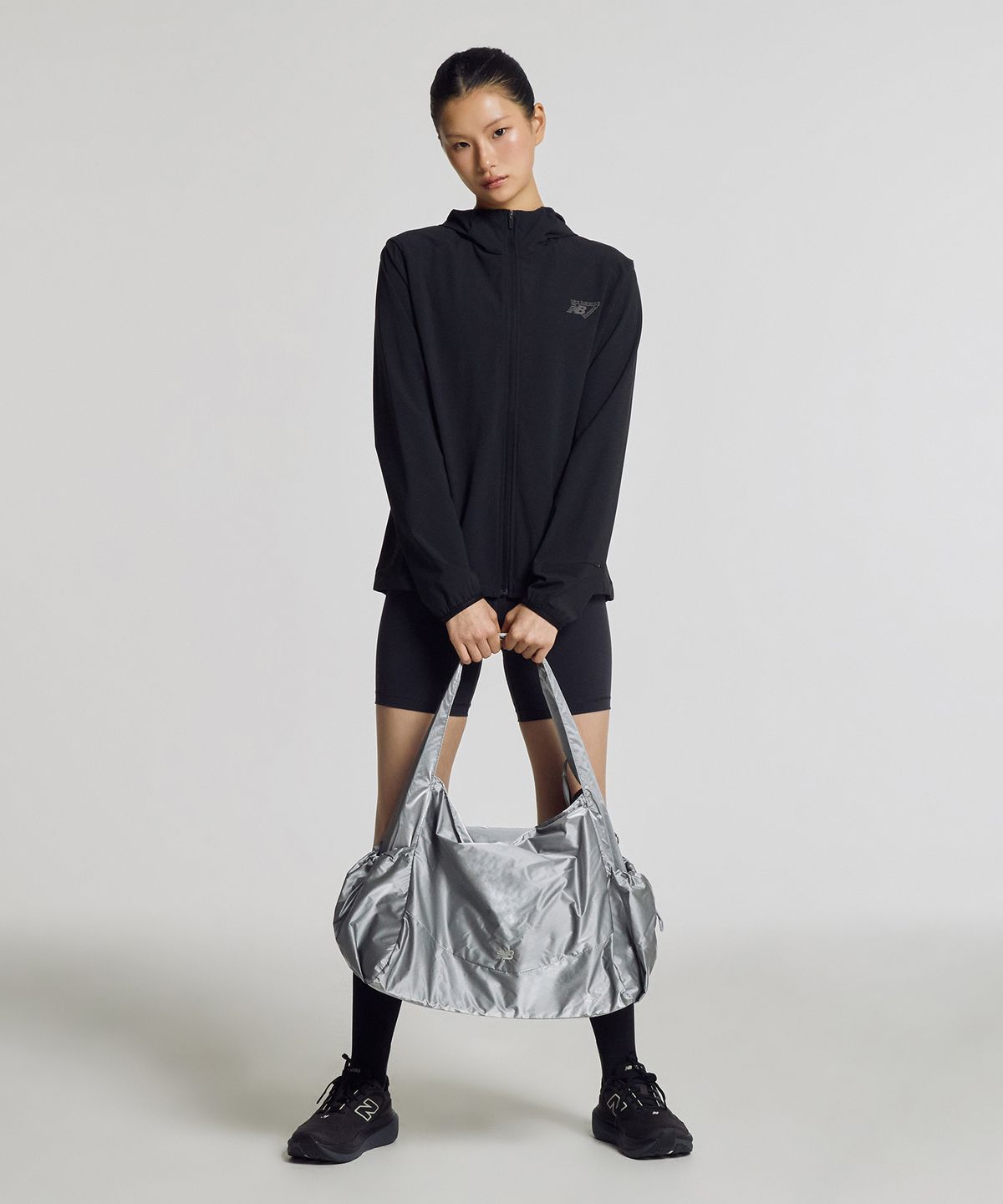 뉴발란스(NEW BALANCE) NBGCGSW107 / 글로시 빅 숄더토트백 (SILVER)