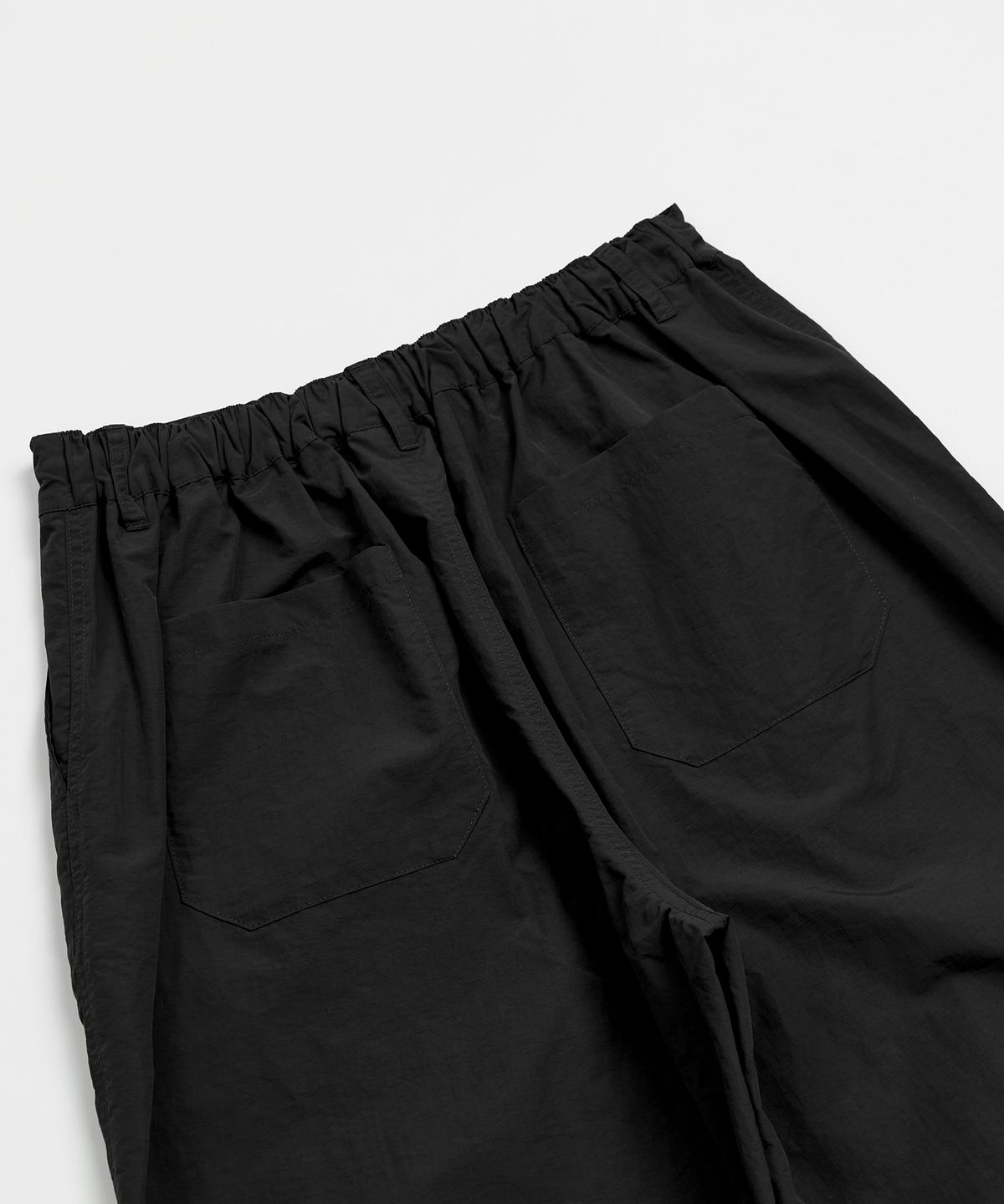 토피(TOFFEE) 유틸리티 와이드 파라슈트 팬츠 (BLACK)