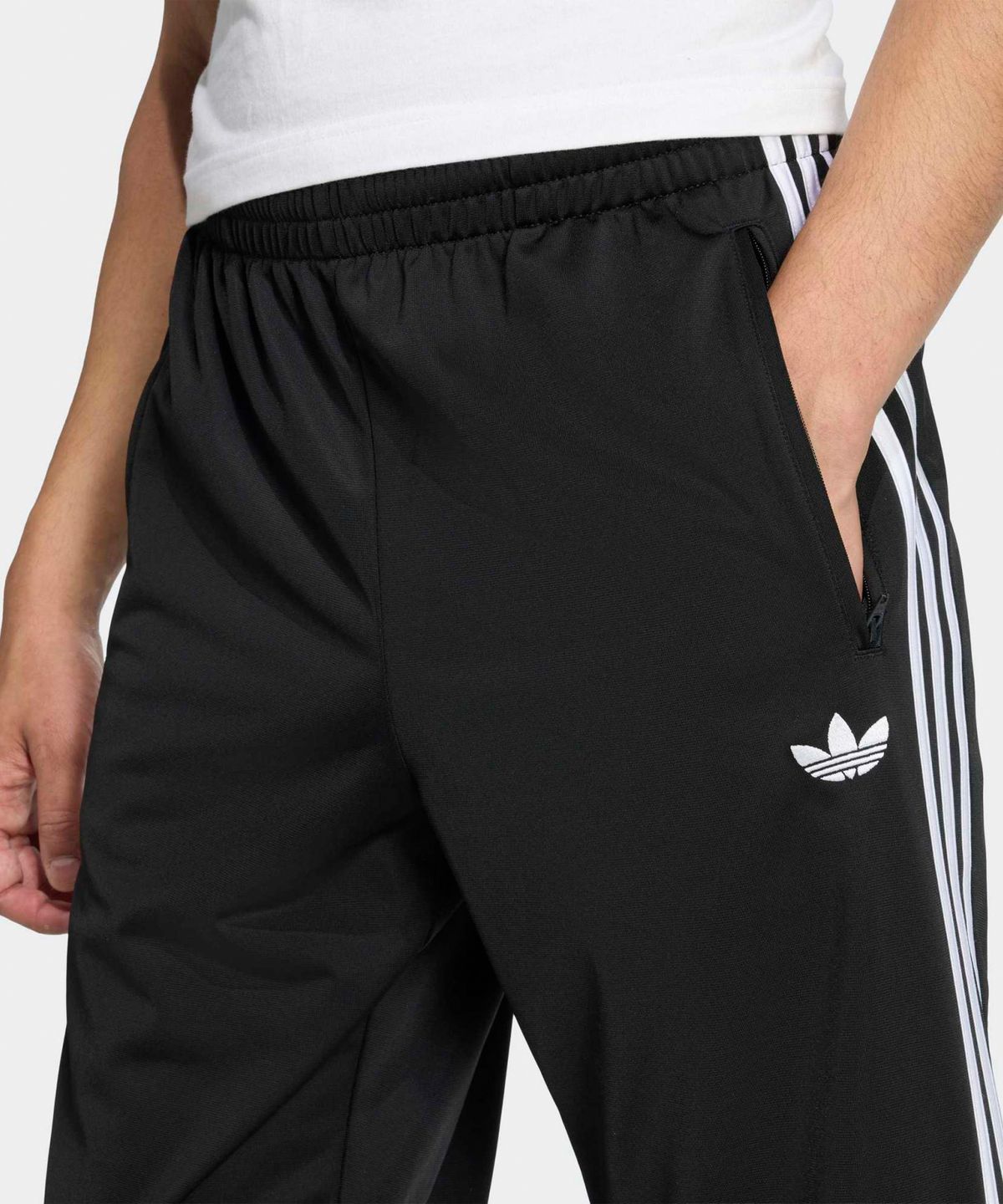 아디다스(ADIDAS) 파이어버드 트랙 팬츠 - 블랙 / KD8315