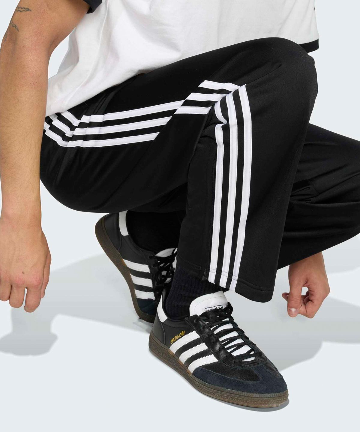 아디다스(ADIDAS) 파이어버드 트랙 팬츠 - 블랙 / KD8315