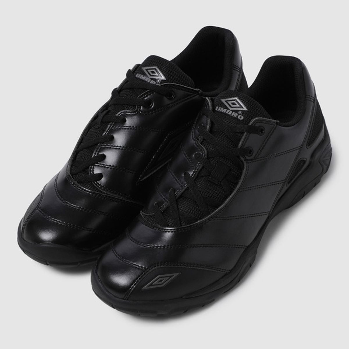 엄브로(UMBRO) CLEAT (클리트) 블랙 UR123CTP23
