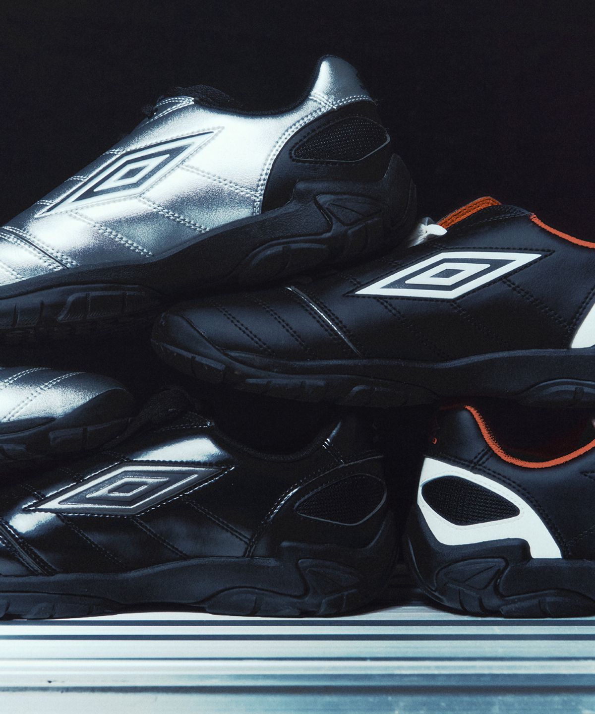 엄브로(UMBRO) CLEAT (클리트) 블랙 UR123CTP23