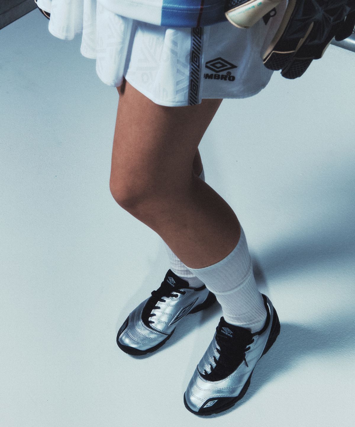 엄브로(UMBRO) CLEAT (클리트) 실버 UR123CTP23
