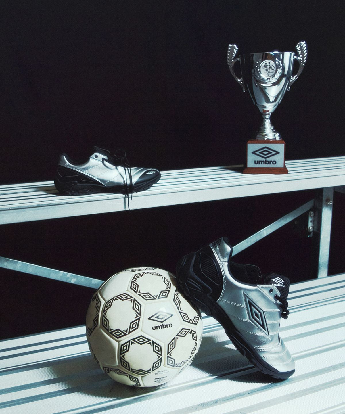 엄브로(UMBRO) CLEAT (클리트) 실버 UR123CTP23