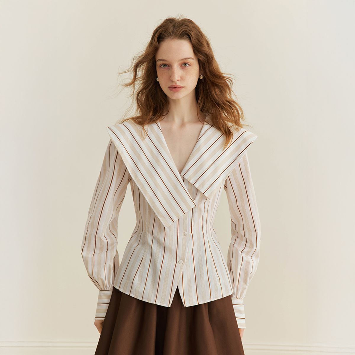 와이와이아이엠(YYIAM) YY_V-neck striped blouse