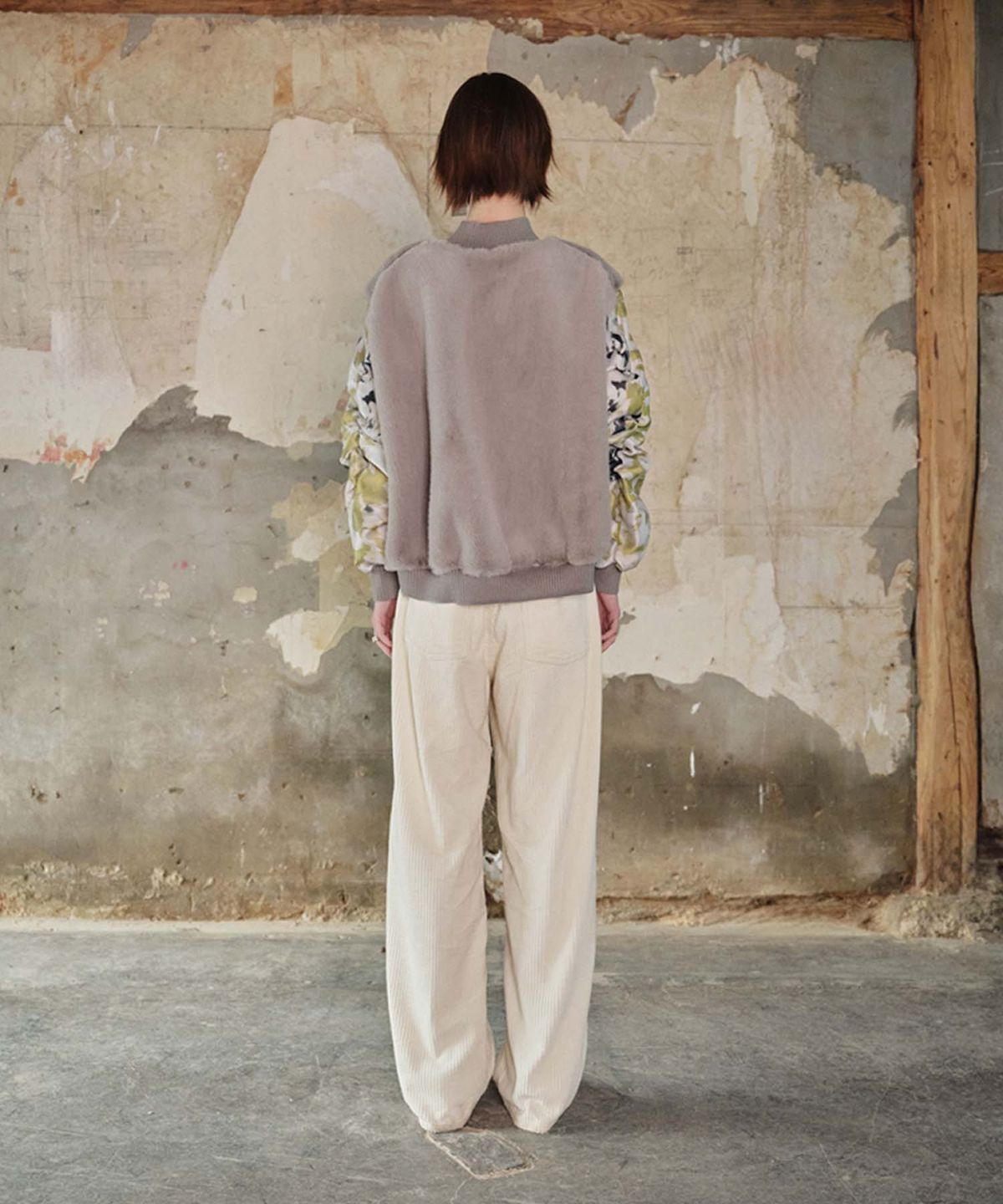 티백(TIBAEG) GOLD PULLOVER 골드 풀오버