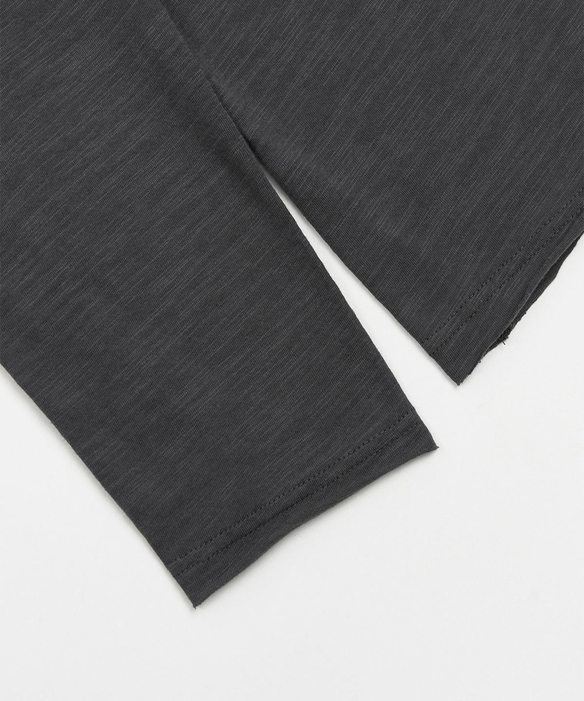 토피(TOFFEE) VTG 슬랍 라운드 넥 롱 슬리브 (CHARCOAL)