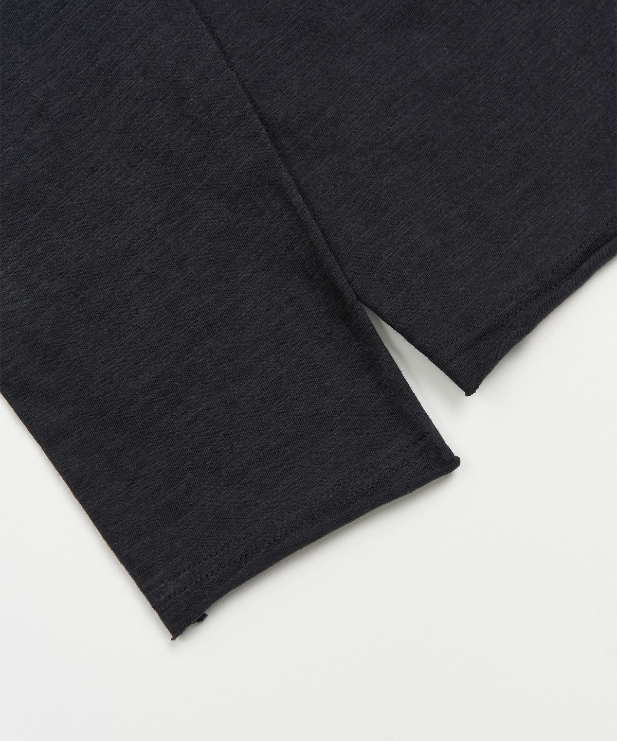 토피(TOFFEE) VTG 슬랍 라운드 넥 롱 슬리브 (BLACK)
