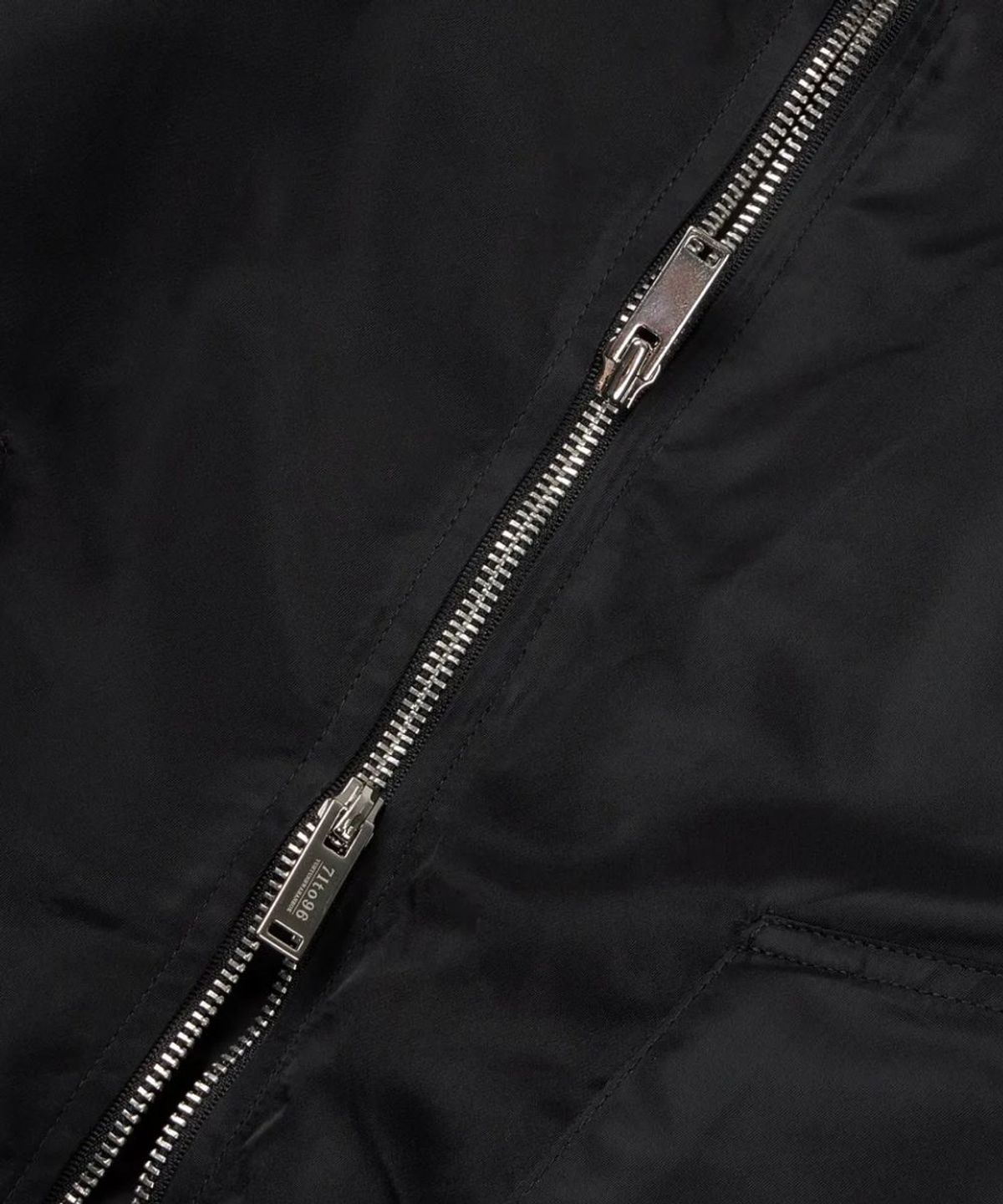 칠 하나 투 구육(71TO96) Gonryongpo MA-1 Jumper (Black)