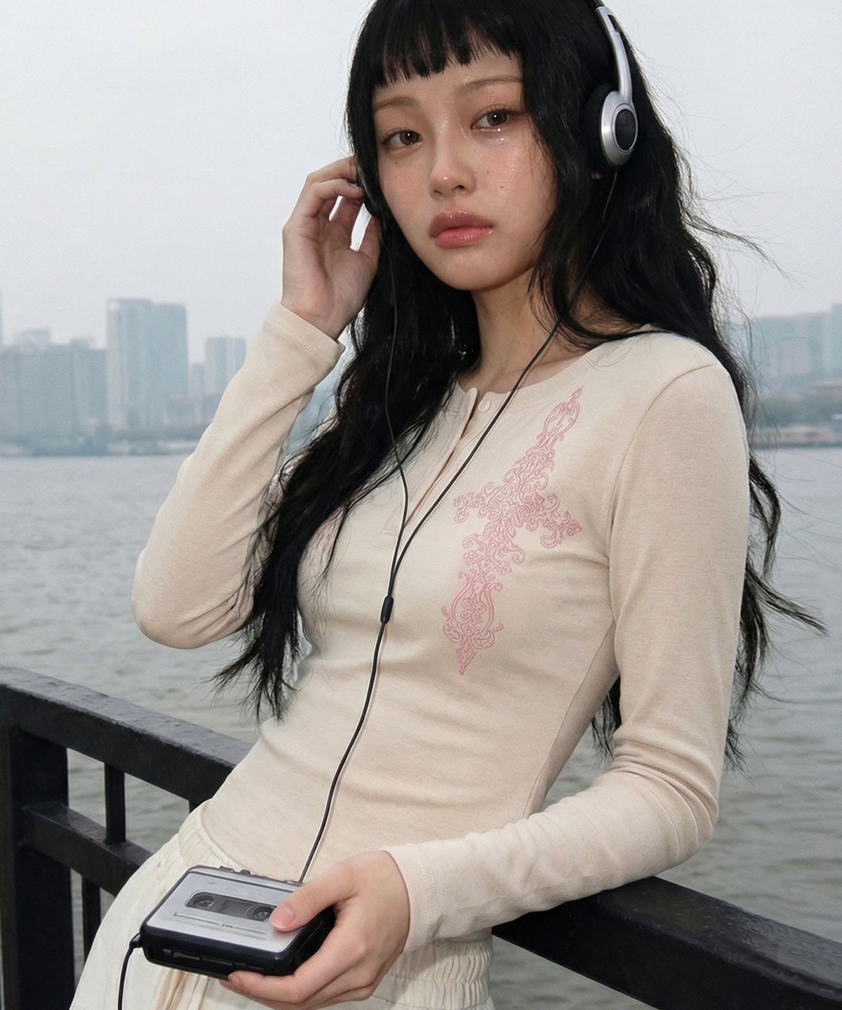 그레이버(GRAVER) [UNISEX]SIM CROSS 헨리넥 롱슬리브 티셔츠_2color