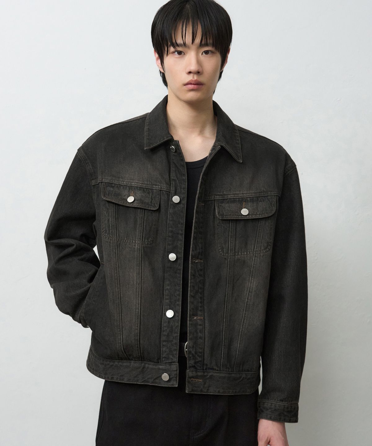 드로우핏(DRAW FIT) 로우 스모크 데님 트러커 자켓 [BLACK]